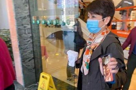 98岁赌王何鸿燊病情疑恶化,5000亿家产究竟如何分割?