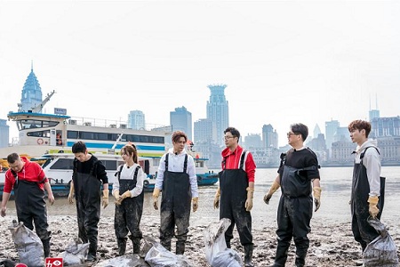 《极限挑战》热巴变身怪力少女,呆萌岳云鹏徒手捡垃圾