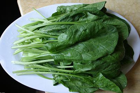 菠菜的营养价值和功效，这五个女人吃菠菜的功效