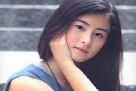 12岁的张柏芝，演艺圈女星19岁颜值可谓巅峰