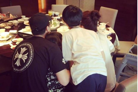 张亮寇静离婚，模范夫妻为何频频离婚？他还欠她一个世纪婚礼