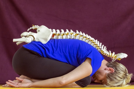 女人脊柱侧弯危害,可以用S型侧弯来改善方法