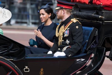 英国女王支持哈里夫妇出走决定,暗指单飞可以但请顾全大局