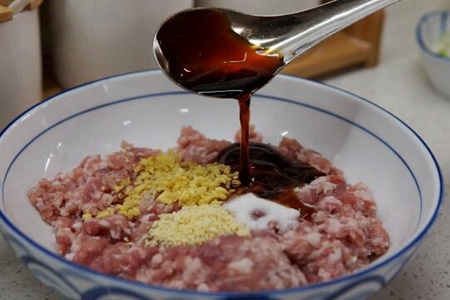 白菜猪肉饺子馅怎么调才好吃?白菜猪肉饺子馅的做法