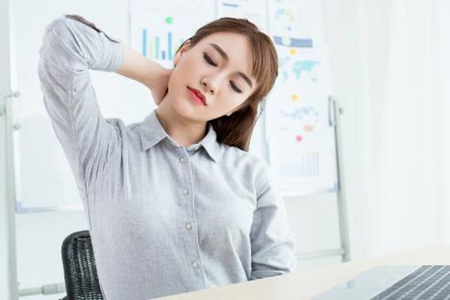 得了颈椎病怎么办?这5个小方法缓解颈椎病