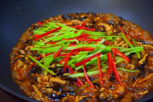 鱼香肉丝的做法,这道鱼香肉丝的家常做法咸鲜酸甜