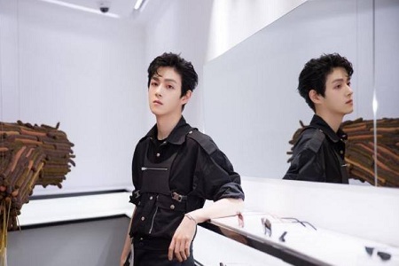 王喆为不雅视频辟谣,一脸轻松现身公证处