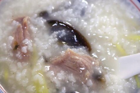 皮蛋瘦肉粥怎么做简单又好吃?这道家常做法鲜美浓郁暖心又暖胃