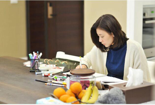 贾静雯女儿咘咘多大了 贾静雯和修杰楷女儿咘咘照片