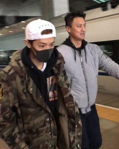 鹿晗坐高铁遭围堵 鹿晗一个人坐着的图片大全