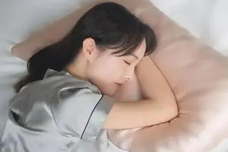 睡觉总是惊醒怎么解决?这四个改善睡眠方法睡到自然醒