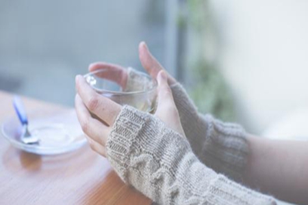 秋冬季节女性手脚冰凉怎么办?这几招教你保持温暖!