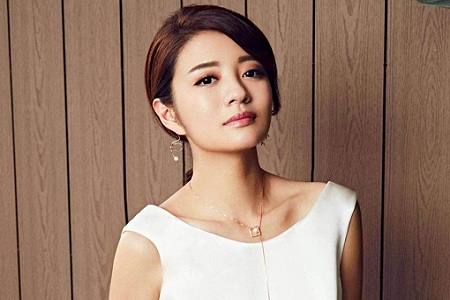 安以轩四姐妹组团生子，66出来后晒宝宝脚趾套大钻戒