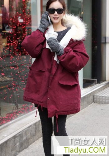 道晖芝出差搭配 长腿装时尚火辣