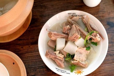 羊排怎么炖好吃,这道羊排炖萝卜做法简单营养美味