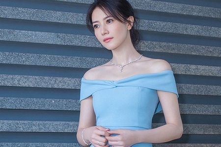 高圆圆产后近照曝光,俏皮清纯依旧妥妥辣妈一枚