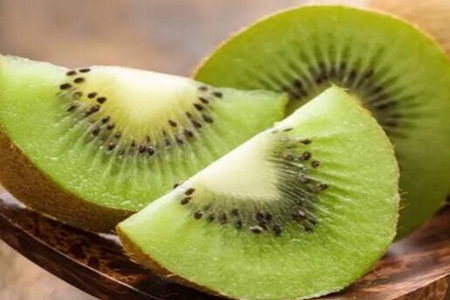 经常熬夜吃什么好?这四个水果能缓解憔悴的症状