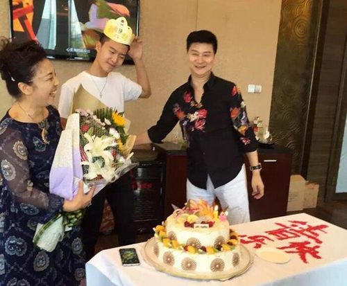 范冰冰爸爸长得不正常