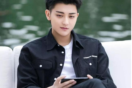 归国四子黄子韬宣布退出微博 为何全能型人才却不温不火