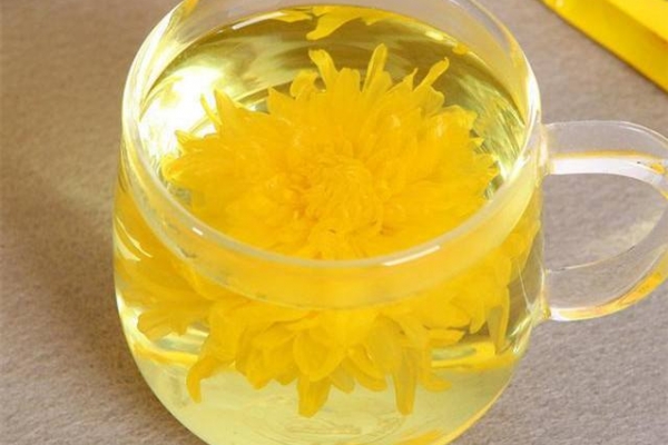 女性夏季喝茶的好处和功效