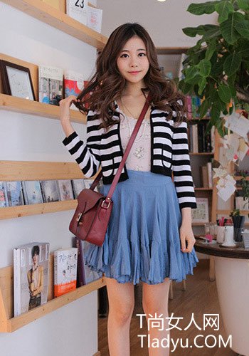 纯白V字针织衫体现女人温馨干练气息