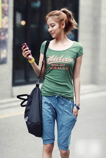 轻熟女玩转本季潮搭 打造抢眼时髦效果