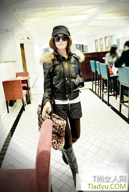 帅气街拍范儿皮草毛领连帽纯色暗扣皮衣