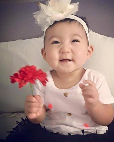 贾静雯和修杰楷女儿咘咘照片