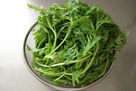 茼蒿菜的作用与功效，这五个女人吃茼蒿菜的药用价值