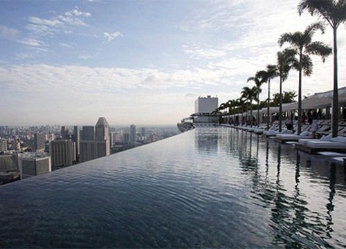 世界上最棒的楼顶上露天游泳池