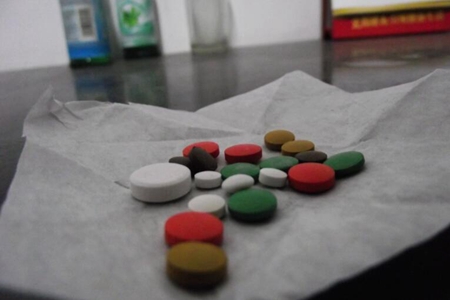 女性长期服用药物损伤肝脏，这3类药伤肝不要长期服用