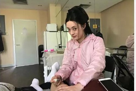 孙俪：女性只需艾灸小动作，便可挽救“冷宫”体质