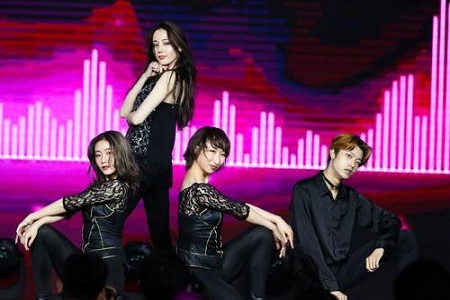 迪丽热巴生日会,撕衣服跳街舞A到爆