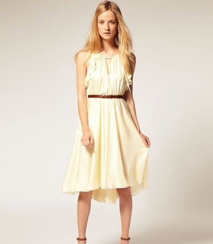 拒绝平庸款 立体裁剪勾勒曼妙身姿