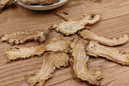 女生用什么泡脚好,加入这几味中药材祛湿排毒祛痘调经期