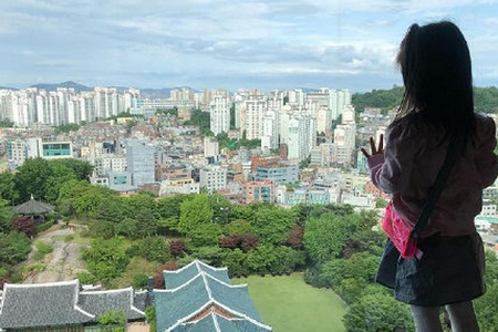 汤唯晒女儿近况意外泄露豪宅，2岁summer大长腿相当抢镜