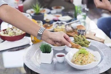 饭后半小时不能做什么？常做这三件事容易诱发肠胃疾病