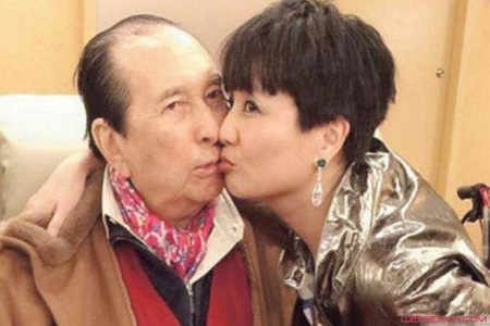 何鸿燊怎么读音 赌王在澳门为什么没人敢碰 赌王长孙是谁