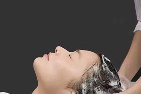 了解坐月子洗头的真相,这五大注意事项需谨记