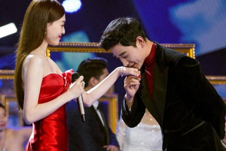 唐嫣怀孕后封面图曝光,奶爸罗晋辟谣妻子唐嫣生双胞胎