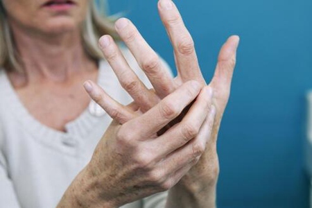 哪些病因是引起痛风的主要因素?这五个疾病症状导致及时改善