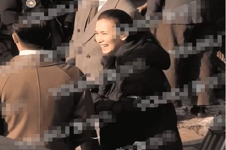 韩庚卢靖姗婚期将近,女方甜蜜探班疑商讨婚礼事宜