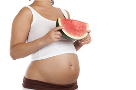 孕妇为什么会出现羊水少的情况？怎么快速补充羊水