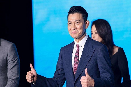 天王巨星刘德华追剧上瘾，看过太阳的后裔也追过上瘾