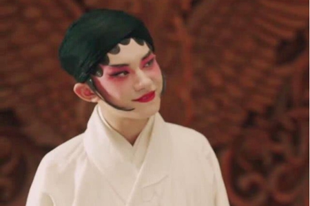 易烊千玺的戏曲造型来袭,眼波流转眉眼柔情娇羞太惊艳