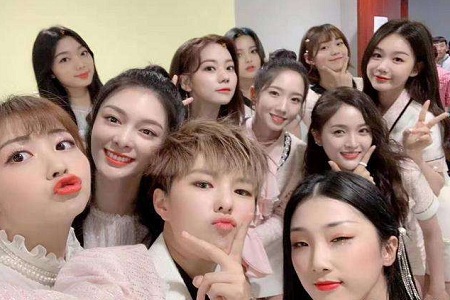 火箭少女101官博发文,评论清一色称杨超越“套姐”