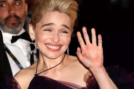 《权力的游戏》:龙妈深夜约友人,大笑后竟成八字眉囧