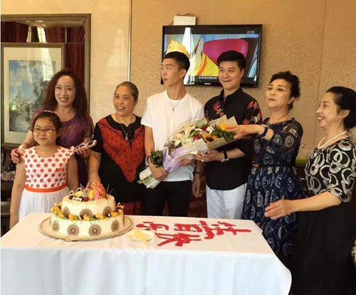 范冰冰爸爸长得不正常