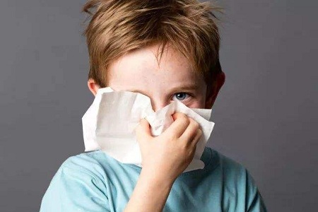 鼻炎会导致人变丑，治疗鼻炎就要从忌口开始