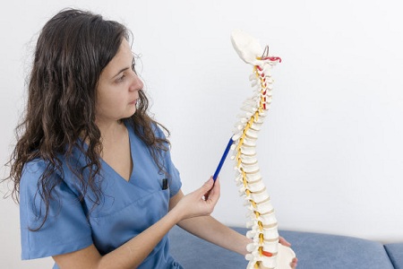 女性肩颈疼痛，麦肯基疗法改善双下巴